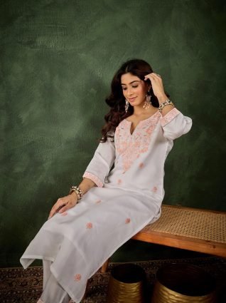 Women s Silk Blend Embroidered Straight Kurta   Pant Set