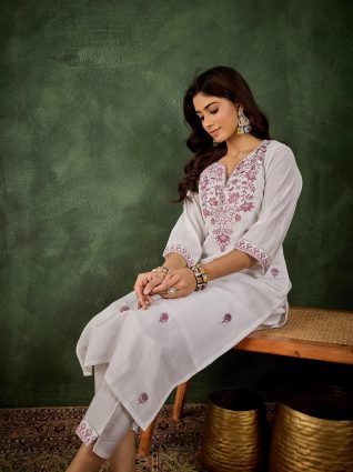Women s Silk Blend Embroidered Straight Kurta   Pant Set