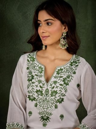 Women s Silk Blend Embroidered Straight Kurta   Pant Set