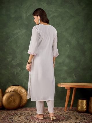 Women s Silk Blend Embroidered Straight Kurta   Pant Set