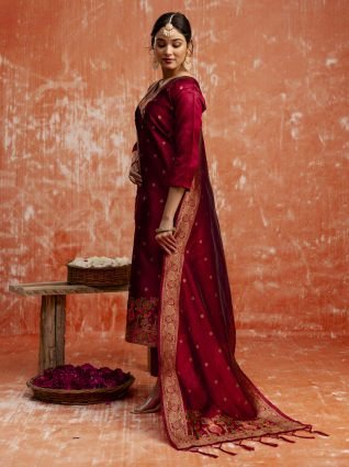 Women Silk Blend Kurta Pant Dupatta Set