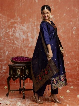 Women Silk Blend Kurta Pant Dupatta Set