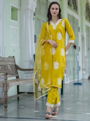  Women Silk Blend Kurta Pant Dupatta Set