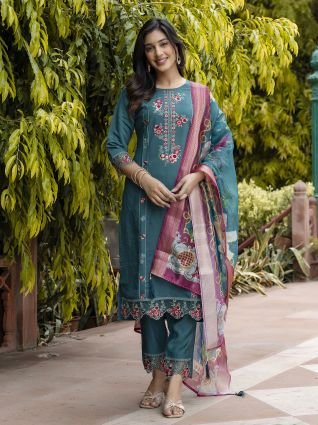 Women Silk Blend Kurta Pant Dupatta Set