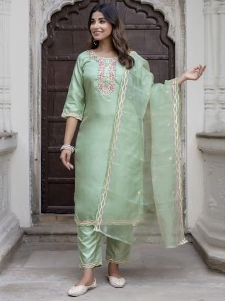 Women Silk Blend Kurta Pant Dupatta Set