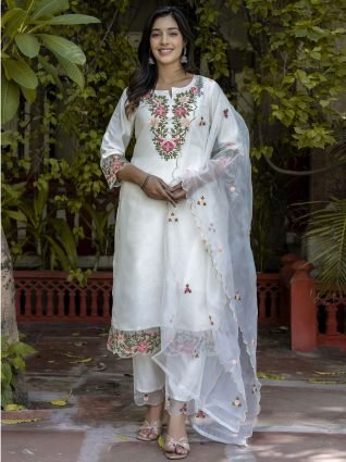 Women Silk Blend Kurta Pant Dupatta Set