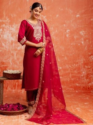 Women Silk Blend Kurta Pant Dupatta Set