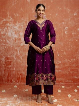 Women Silk Blend Kurta Pant Dupatta Set