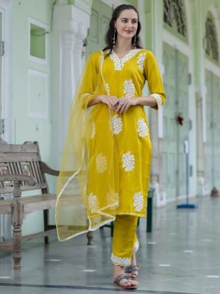Women Silk Blend Kurta Pant Dupatta Set