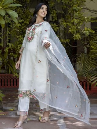 Women Silk Blend Kurta Pant Dupatta Set
