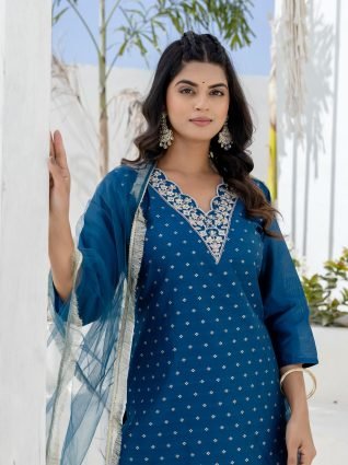 Women Silk Blend Kurta Pant Dupatta Set
