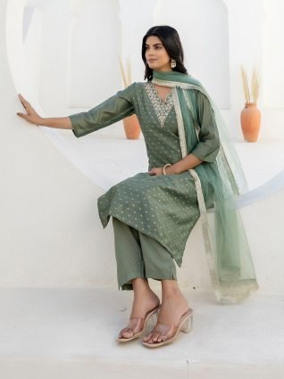Women Silk Blend Kurta Pant Dupatta Set