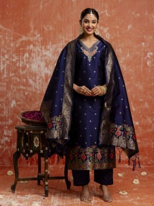 Women Silk Blend Kurta Pant Dupatta Set
