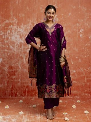 Women Silk Blend Kurta Pant Dupatta Set