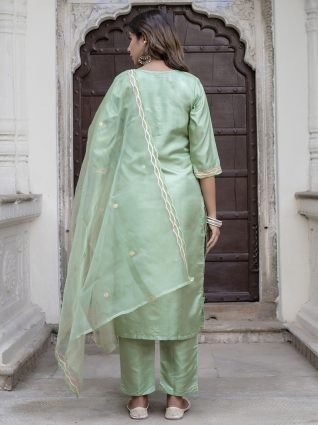 Women Silk Blend Kurta Pant Dupatta Set